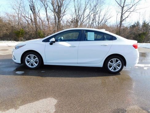 Used 2017 Chevrolet Cruze LT w/ Convenience Package image 6