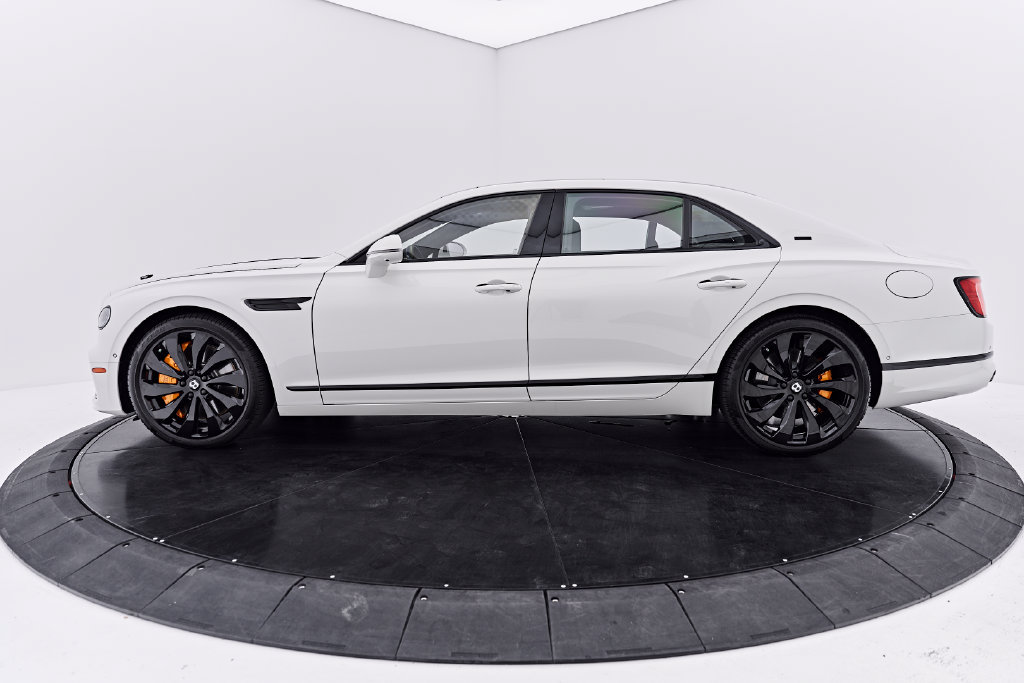 Used 2025 Bentley Flying Spur Plug-In Hybrid AWD/4WD image 9