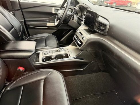 Used 2021 Ford Explorer XLT w/ Equipment Group 202A image 16