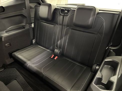 Used 2022 Volkswagen Tiguan SE R-Line image 14