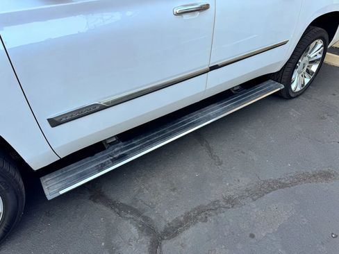 Used 2017 Cadillac Escalade ESV Platinum image 11