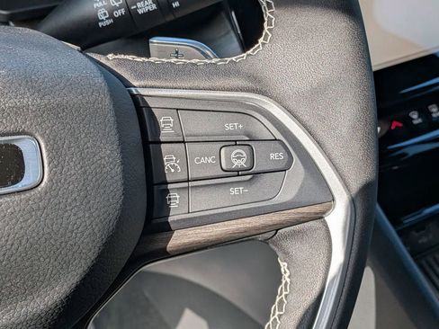 New 2026 Jeep Grand Cherokee Limited AWD/4WD image 18
