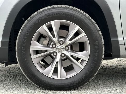 Used 2015 Toyota Highlander XLE FWD image 12