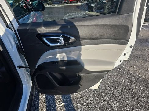 Certified 2024 Jeep Compass Limited image 12