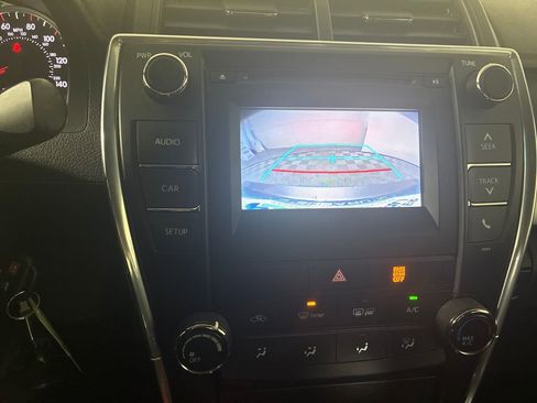 Used 2017 Toyota Camry SE image 32