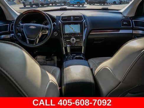 Used 2018 Ford Explorer Platinum AWD/4WD image 27