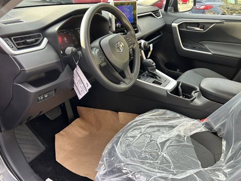 Used 2025 Toyota RAV4 XLE image 8