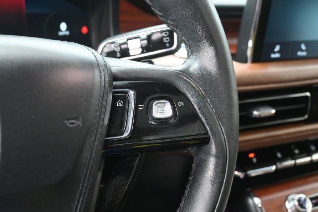 Used 2023 Lincoln Aviator Reserve w/ Equipment Group 201A RWD image 4