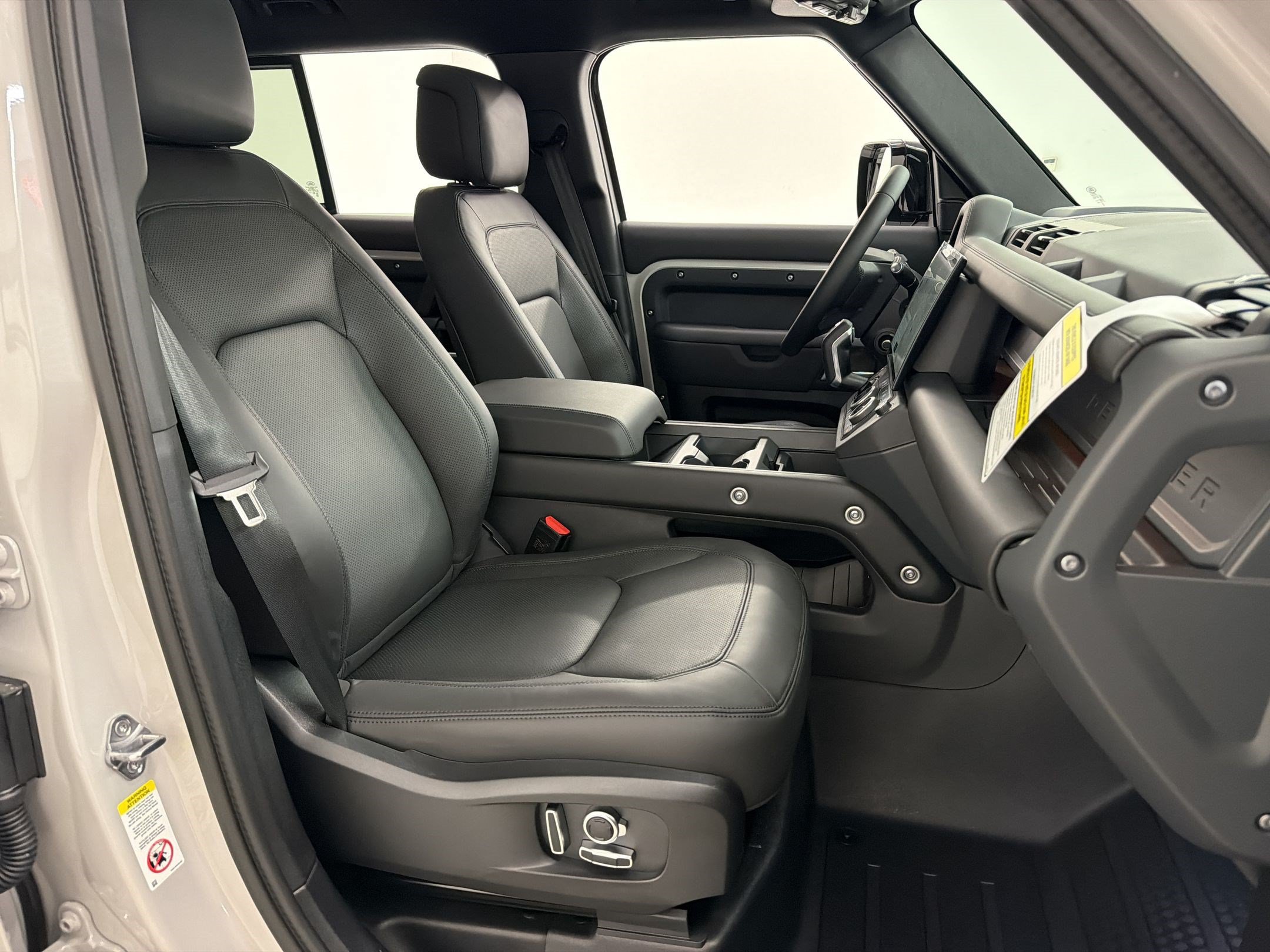 New 2026 Land Rover Defender 130 X-Dynamic SE AWD/4WD image 26