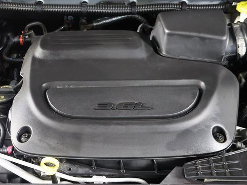 Used 2024 Chrysler Pacifica Touring-L image 22