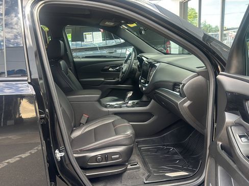 Used 2023 Chevrolet Traverse RS w/ LPO, Floor Liner Package AWD/4WD image 14
