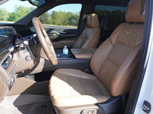 Used 2021 Cadillac Escalade ESV Sport w/ Driver Assist Tech Package image 30