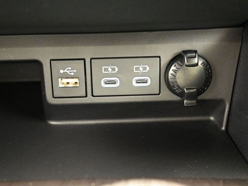 Used 2025 Toyota Highlander Platinum image 25