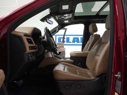 Used 2021 Chevrolet Suburban Premier w/ Premium Package image 18