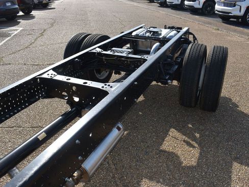 New 2025 Chevrolet Low Cab Forward image 10