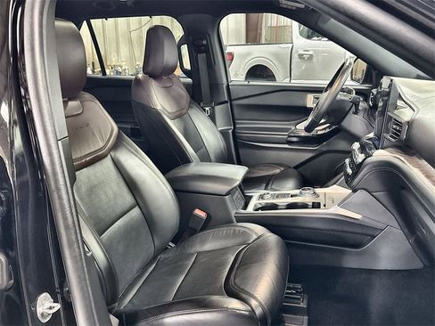 Used 2023 Ford Explorer Platinum w/ Technology Package image 33