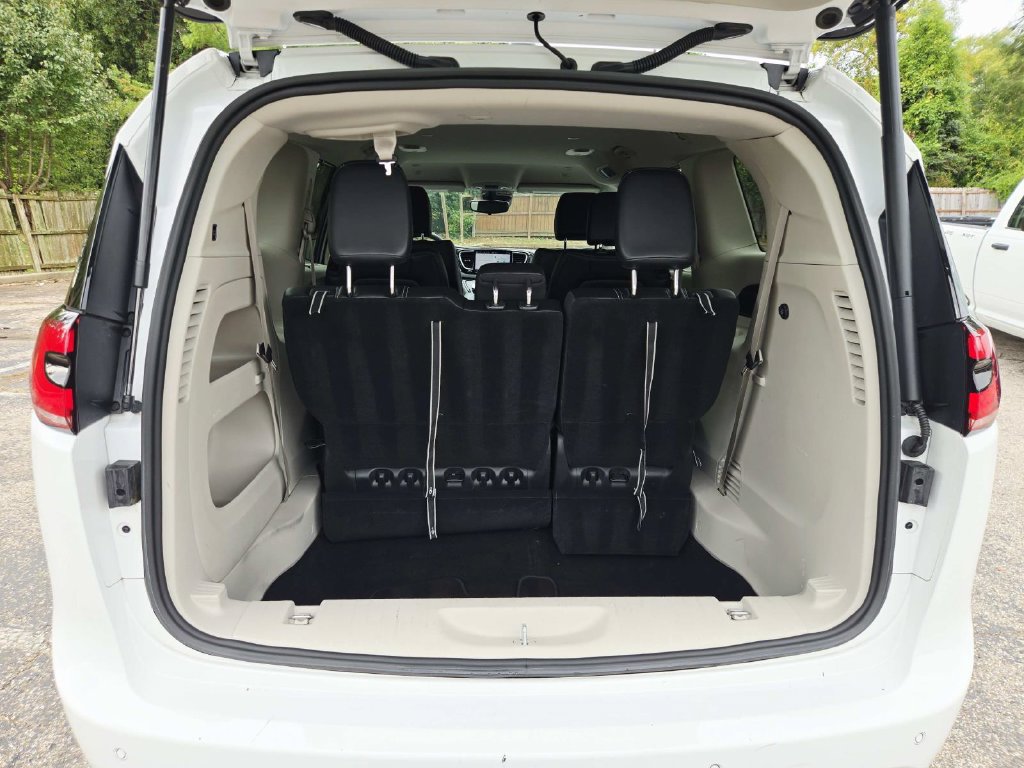 Certified 2024 Chrysler Pacifica Touring-L FWD image 14