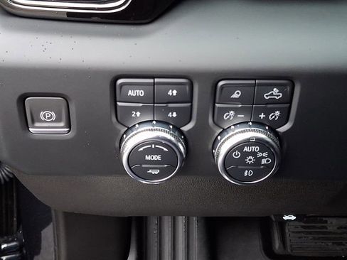 Used 2024 GMC Sierra 2500 AT4 w/ AT4 Premium Plus Package image 21