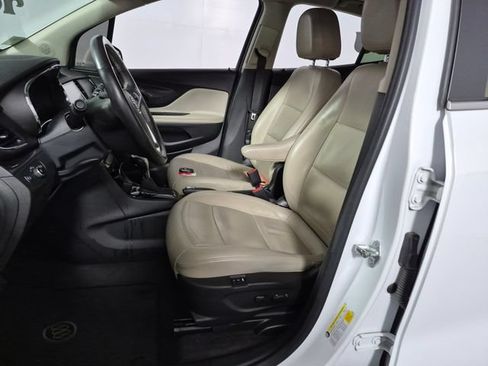 Used 2017 Buick Encore Essence w/ Experience Buick Package FWD image 9