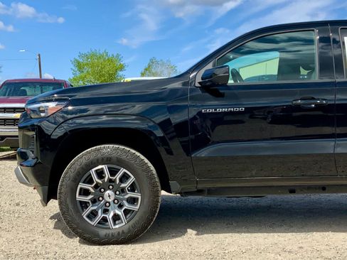 Used 2024 Chevrolet Colorado Z71 w/ Z71 Convenience Package 2 AWD/4WD image 10