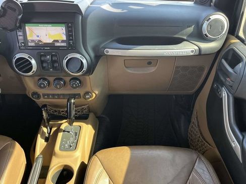 Used 2013 Jeep Wrangler Unlimited Rubicon w/ Connectivity Group AWD/4WD image 18