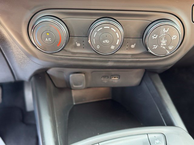 Used 2026 Chevrolet Trax LS w/ LS Convenience Package FWD image 16