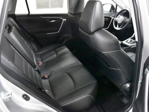 Used 2023 Toyota RAV4 XLE Premium image 16