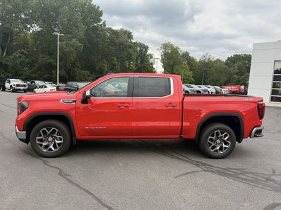 New 2025 GMC Sierra 1500 SLE w/ Preferred Package