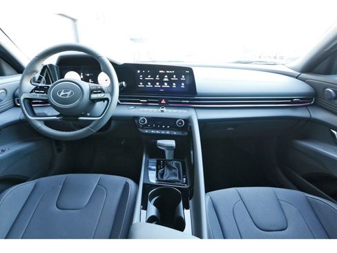 Certified 2025 Hyundai Elantra SEL image 12