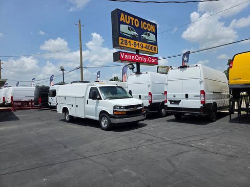 Used 2019 Chevrolet Express 3500 w/ Power Convenience Package RWD image 24