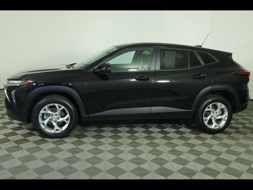 Used 2024 Chevrolet Trax LS w/ LS Convenience Package FWD image 5