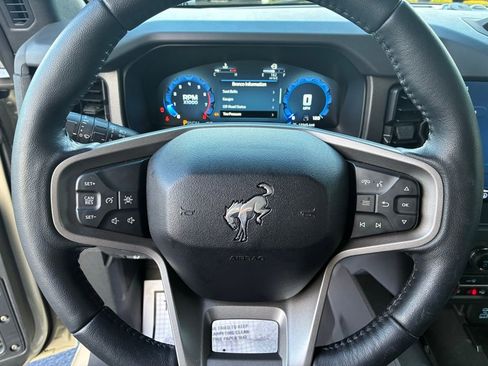 Used 2025 Ford Bronco Badlands image 14