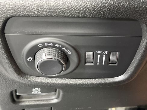 Used 2023 Jeep Grand Cherokee Altitude AWD/4WD image 10