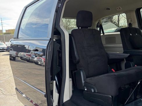 Used 2013 Dodge Grand Caravan SXT image 16