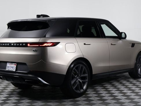 Used 2023 Land Rover Range Rover Sport SE image 4