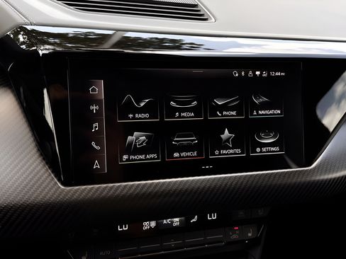 Used 2022 Audi RS e-tron GT w/ Carbon Performance Package AWD/4WD image 9