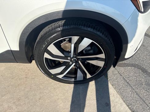 Certified 2024 Volvo XC40 B5 Plus w/ Protection Package Premier AWD/4WD image 12