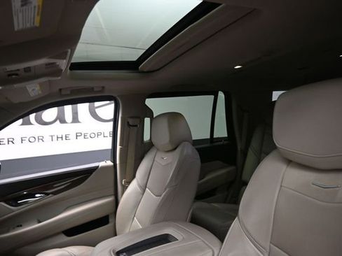 Used 2020 Cadillac Escalade Luxury AWD/4WD image 17