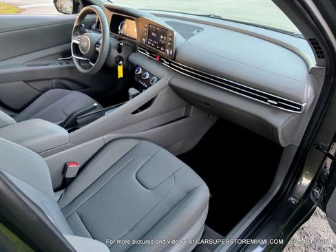 Used 2024 Hyundai Elantra SE image 7