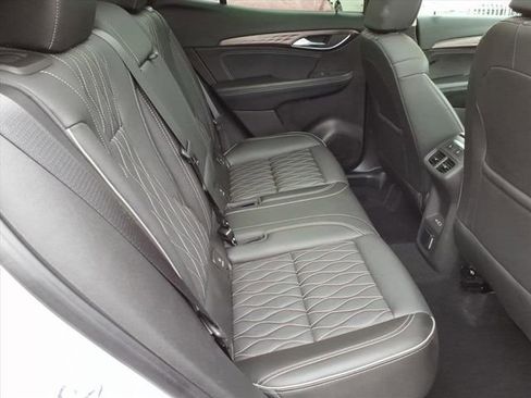 Used 2022 Buick Envision Avenir w/ Technology Package II image 21