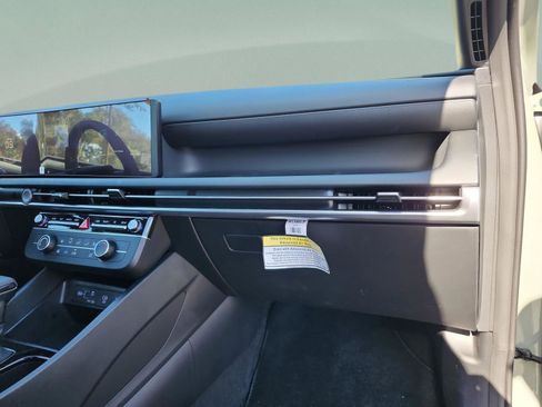 Certified 2025 Hyundai Santa Cruz SE image 21