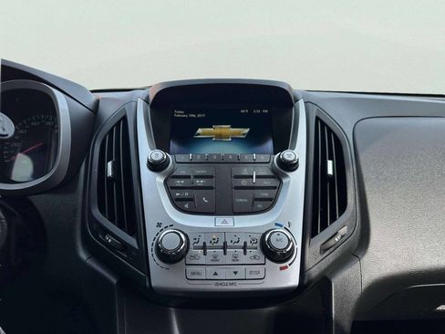 Used 2017 Chevrolet Equinox LS image 27