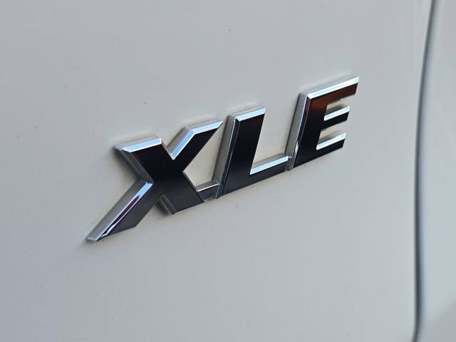 Used 2019 Toyota RAV4 XLE Premium FWD image 10