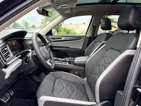 Used 2024 Volkswagen Atlas Peak Edition SEL AWD/4WD image 10