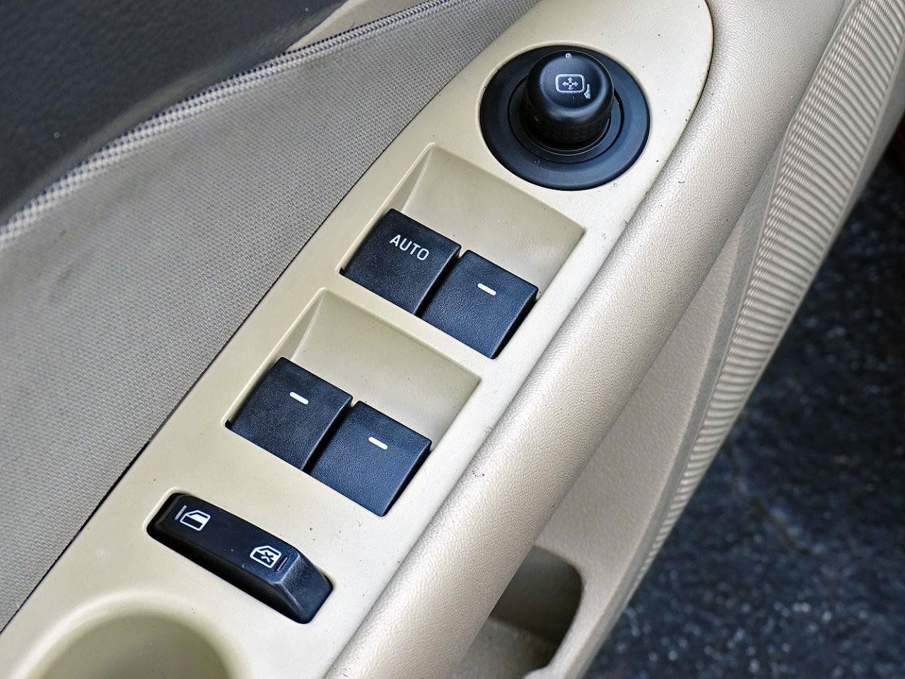Used 2011 Ford Fusion SE FWD image 24