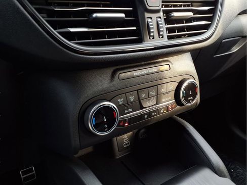 Used 2024 Ford Escape ST-Line w/ Cold Weather Package image 7