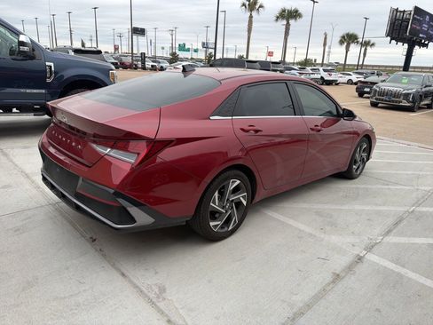 Used 2024 Hyundai Elantra SEL w/ Convenience Package image 4