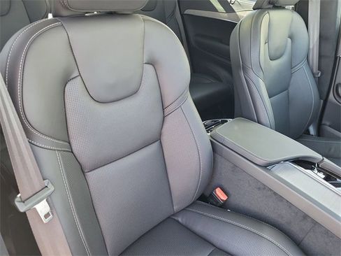 Certified 2025 Volvo XC90 B6 Ultra w/ Lounge Package image 19