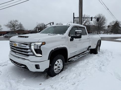 Used 2025 Chevrolet Silverado 3500 High Country w/ High Country Premium Package image 3