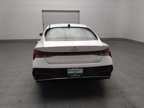 Used 2025 Hyundai Elantra Limited FWD image 6